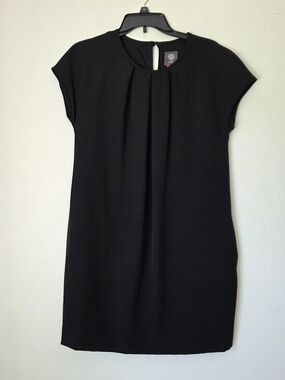 Vince Camuto Pleated Classic Black Cap Sleeve Shift Dress Size 4
